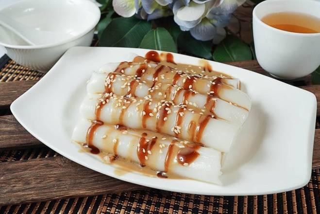 29. Steamed Rice Rolls with Hoisin & Sesame Sauce 港式混醬腸粉